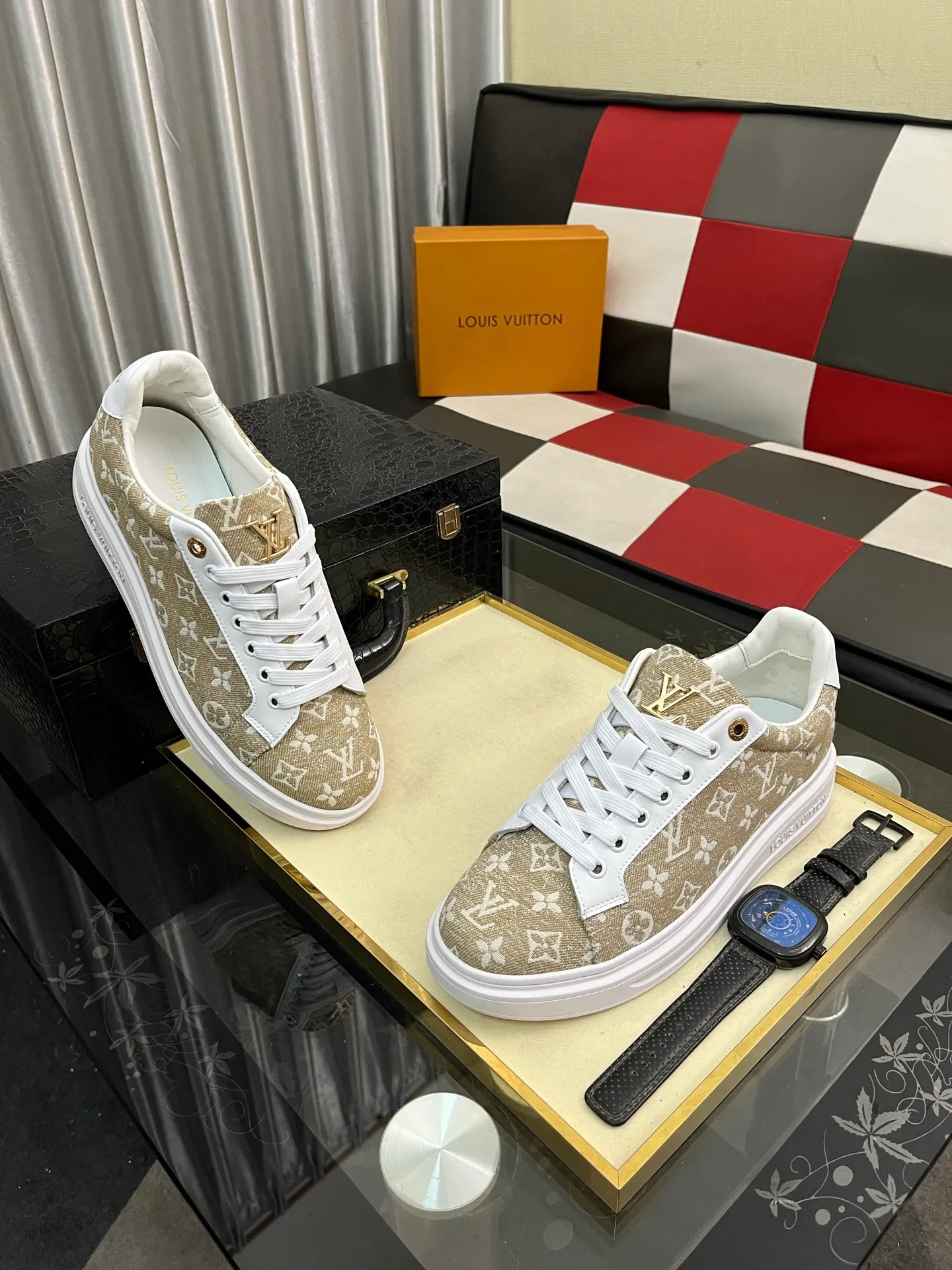 Men's shoes 💰400⌚️⌚️LV Louis Vuitton. The latest trendy casual shoes are popular in physical stores in sizes 38-44. New spring and summer comfortable imported custom original cowhide, unique jacquard fabric element design. Paired with sheepskin lining, Lv original bottom, [taiyang][taiyang] high-end packaging and high quality💪Details determine the quality, you can enter and leave the counter at will, welcome to compare🇮🇹